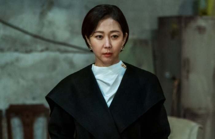 He was sweet on 'Sanji Direct Song', but...Yum Jung-ah transforms into a shock villain in 'eye shopping'