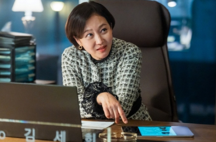 He was sweet on 'Sanji Direct Song', but...Yum Jung-ah transforms into a shock villain in 'eye shopping'