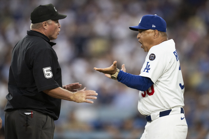 How dare you guess our Ohtani? Los Angeles Dodgers manager Roberts is outraged by the empty ball situation. It's the ending of the first season
