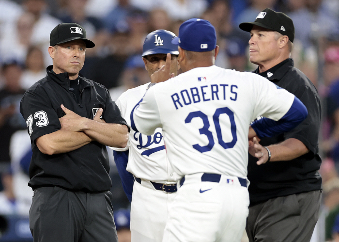 How dare you guess our Ohtani? Los Angeles Dodgers manager Roberts is outraged by the empty ball situation. It's the ending of the first season