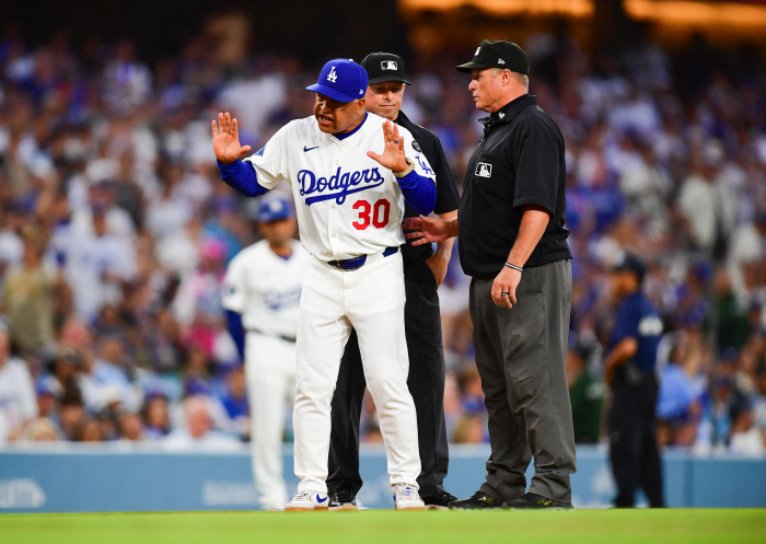 How dare you guess our Ohtani? Los Angeles Dodgers manager Roberts is outraged by the empty ball situation. It's the ending of the first season