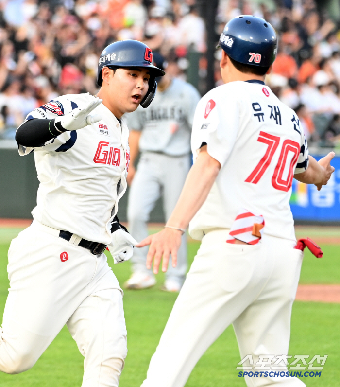 How to create a hero in a difficult time Hong Min-ki 155km Park Jae-yeop Final Three Run, the two of them ripped itLotte stops No. 1 Hanwha from winning 6 consecutive games
