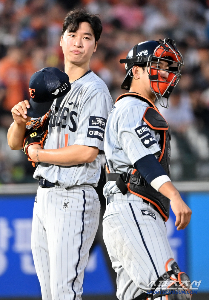 In the third game of the first team, 7.8 billion man Um Sang-baek was properly beaten by a high school graduate, and a shock steel plate with six runs in 3.2 innings 