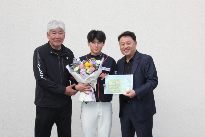 It is said to be for real use, but Son Ho-young was injured, why did Lotte call up a former baseball entertainment player? 