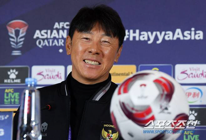 It wasn't Shin Tae-yong, the new head coach was promoted to U20 coach, temporary system for the East Asian Cup