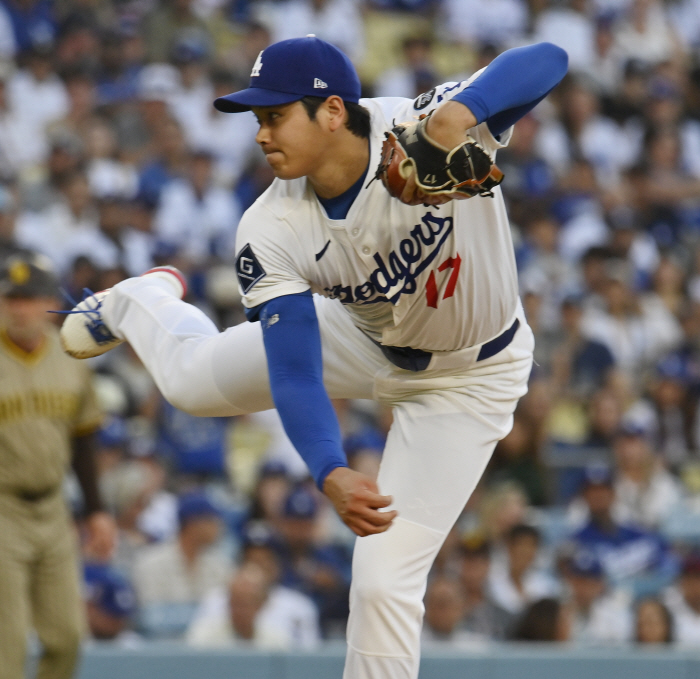 Returning pitcher Ohtani recorded 161km in 682 days → Fastball faster than before injury...Superstar's presence