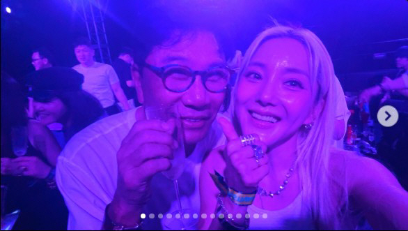 Sea X Yu-jin met with S.E.S. father Lee Soo-man. Shu is still blank