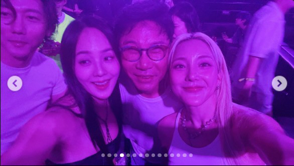 Sea X Yu-jin met with S.E.S. father Lee Soo-man. Shu is still blank