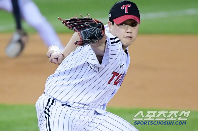 There are a lot of cheeks, but they strangely block it. If you hit 139 kilometers, you'll get a blunder. Ham Deok-ju's second pitching was also hitless and scoreless in one inning 
