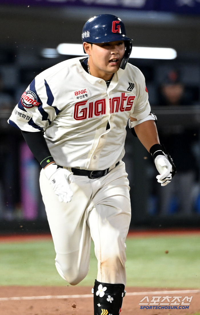 20 years ago, Park Jae-yeop of Lotte, who accidentally seized a chance and became a 19.1 billion baseball tycoon, smells like Kang Min-ho 