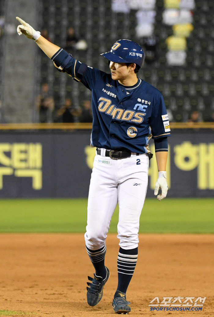 7 innings of hard work that erased the aftermath of the walk-off...NC catches Choi Chae-heung in good pitching LG and wins the three consecutive series 