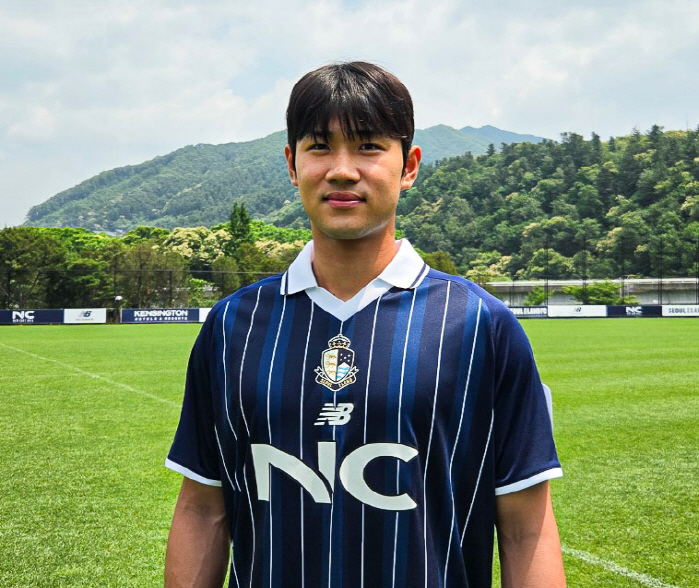 Add youthful energy to the defense Seoul E-Land recruits Kang Min-jae, a new center back born in 2002 