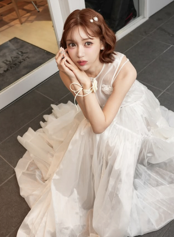 Asuka Kirara, a former AV actor, is suspected of prostitution by Seo Ju-nyeon..peaceful daily life