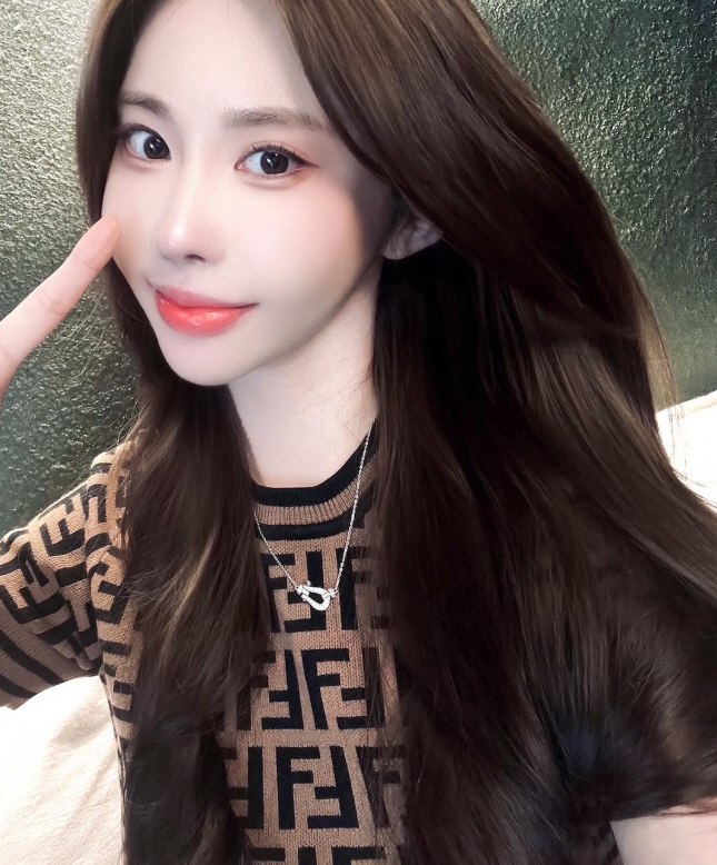  influencer Lee Seo. What's left is the first half of the year settlement title.