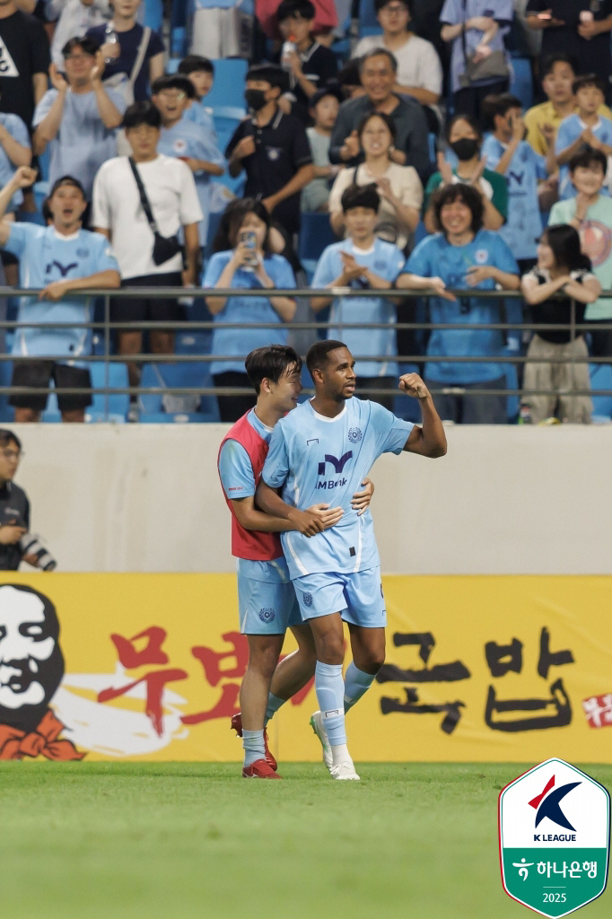 Ed, born in 1987, who scored an equalizer and became emotional, and led the lowest Daegu FC, desperately wants a point...I know it's time to retire