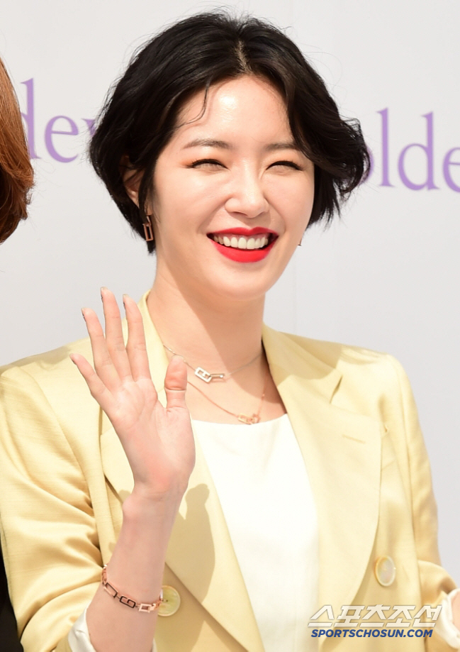  Kim Saerom's exclusive contract with Cube...Children, Park Mi-sun, and Lee Eun-ji