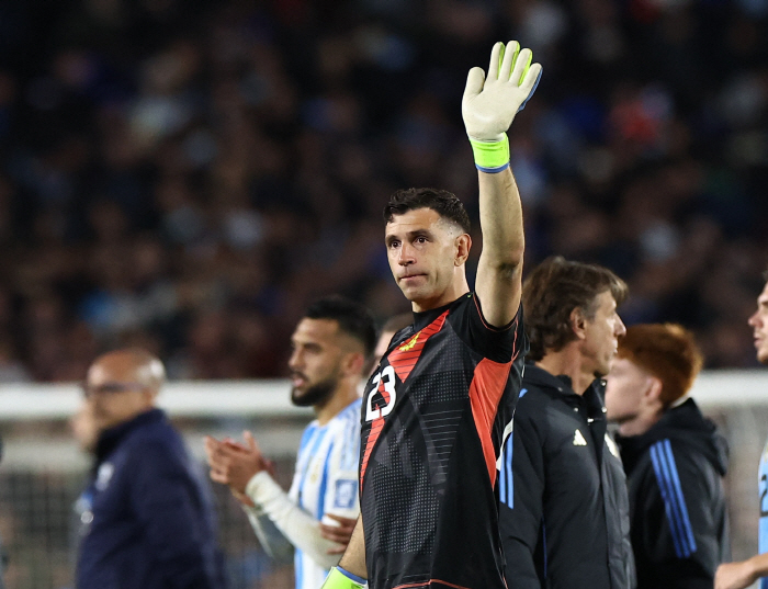 Get me in! Emilecine Backs Offer To Man Utd Struggling With Worst GK In HistoryThe problem is the transfer fee