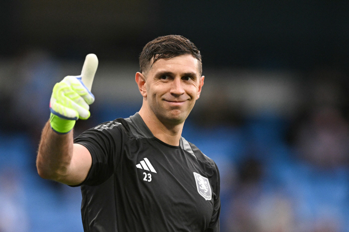 Get me in! Emilecine Backs Offer To Man Utd Struggling With Worst GK In HistoryThe problem is the transfer fee