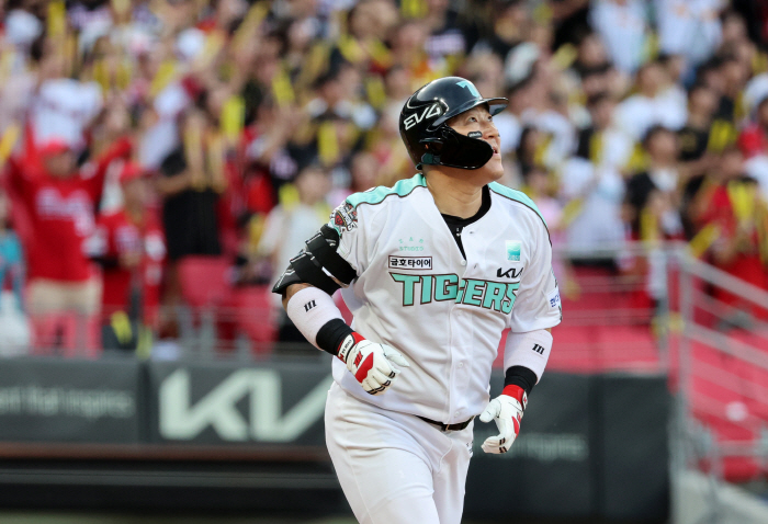 Gwangju Sung Young-tak's new history → KIA's 5th consecutive win → 5th place alone...KT's first sweep of the season 