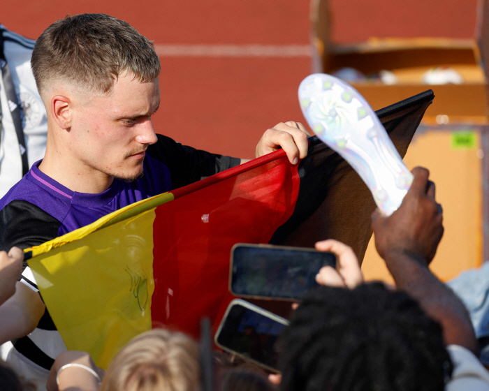 Here we go, check it out! The most expensive man in the EPL will come in 48 hours → 31 billion won in annual salary  contract by 2030