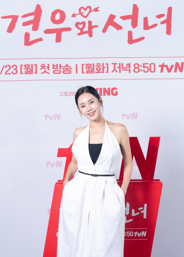 I'm so excited..Gyunwoo and the Fairy, a celebrity in the shamanic world, transformed dramatically