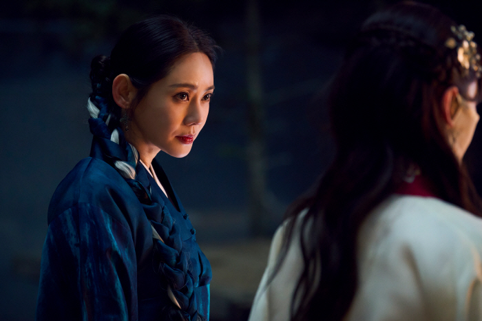 I'm so excited..Gyunwoo and the Fairy, a celebrity in the shamanic world, transformed dramatically