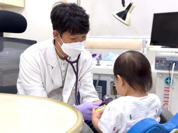 Infant, Hand, Foot, and Foot, Foot, Foot, and Foot...Similar to cold symptoms such as high fever and dehydration, and treatment?