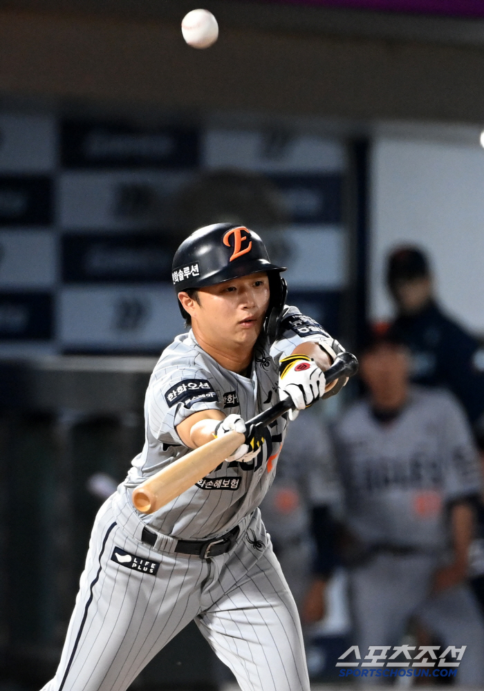 It didn't come out in the at-bat or defense, but why did you suddenly change it? Because of the pain in my left hamstring 