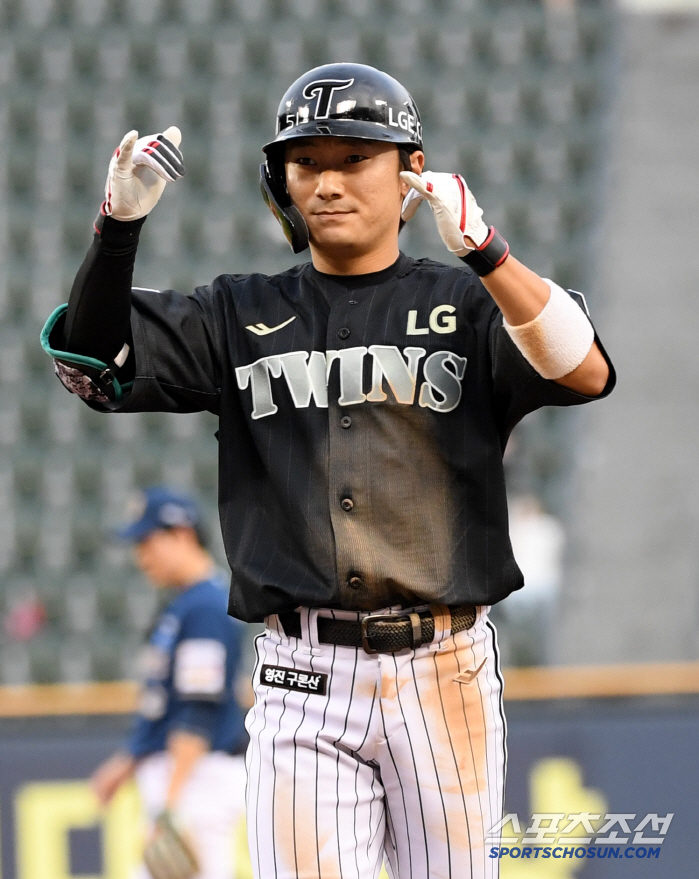 It's a 17G hit in a row, but it doesn't have to be bad. You can hit two or three the next day. LG's new top hitter, not Hong Chang-ki, but Shin Min-jae's style 