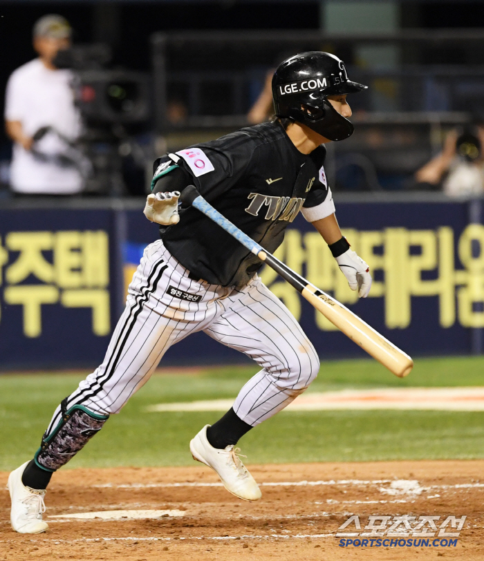 It's a 17G hit in a row, but it doesn't have to be bad. You can hit two or three the next day. LG's new top hitter, not Hong Chang-ki, but Shin Min-jae's style 