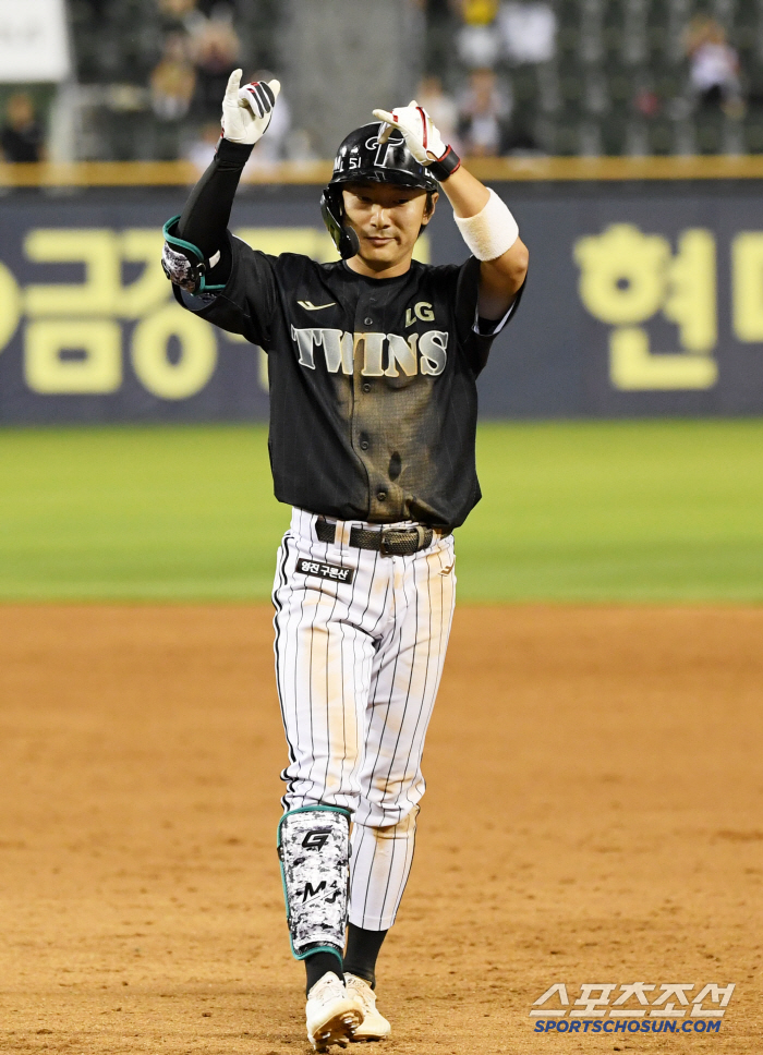 It's a 17G hit in a row, but it doesn't have to be bad. You can hit two or three the next day. LG's new top hitter, not Hong Chang-ki, but Shin Min-jae's style 