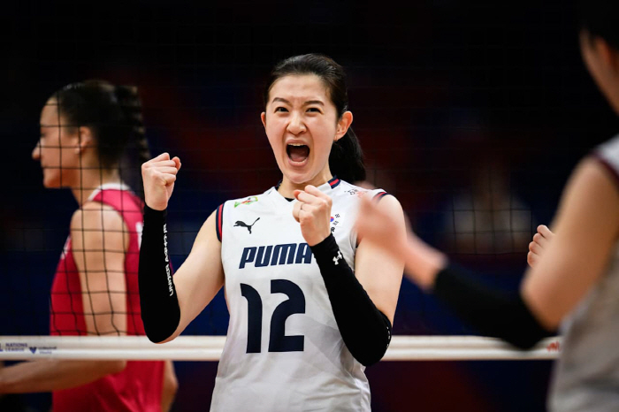 Kang So Hwi scored 21 pointsThe 34th place in the world with 12 points and 4 blocks is a big twist! 9th place to defeat Canada → 4th consecutive victory at the brink