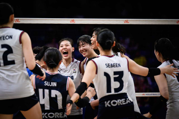 Kang So Hwi scored 21 pointsThe 34th place in the world with 12 points and 4 blocks is a big twist! 9th place to defeat Canada → 4th consecutive victory at the brink