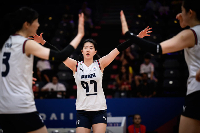 Kang So Hwi scored 21 pointsThe 34th place in the world with 12 points and 4 blocks is a big twist! 9th place to defeat Canada → 4th consecutive victory at the brink