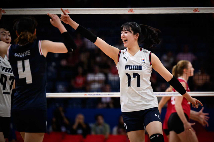 Kang So Hwi scored 21 pointsThe 34th place in the world with 12 points and 4 blocks is a big twist! 9th place to defeat Canada → 4th consecutive victory at the brink