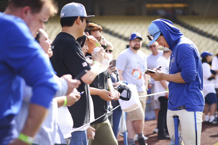 Kim Hye-sung is Dodger Style → Dodger Insider officially certified, and he will be the real Rookie of the Year!