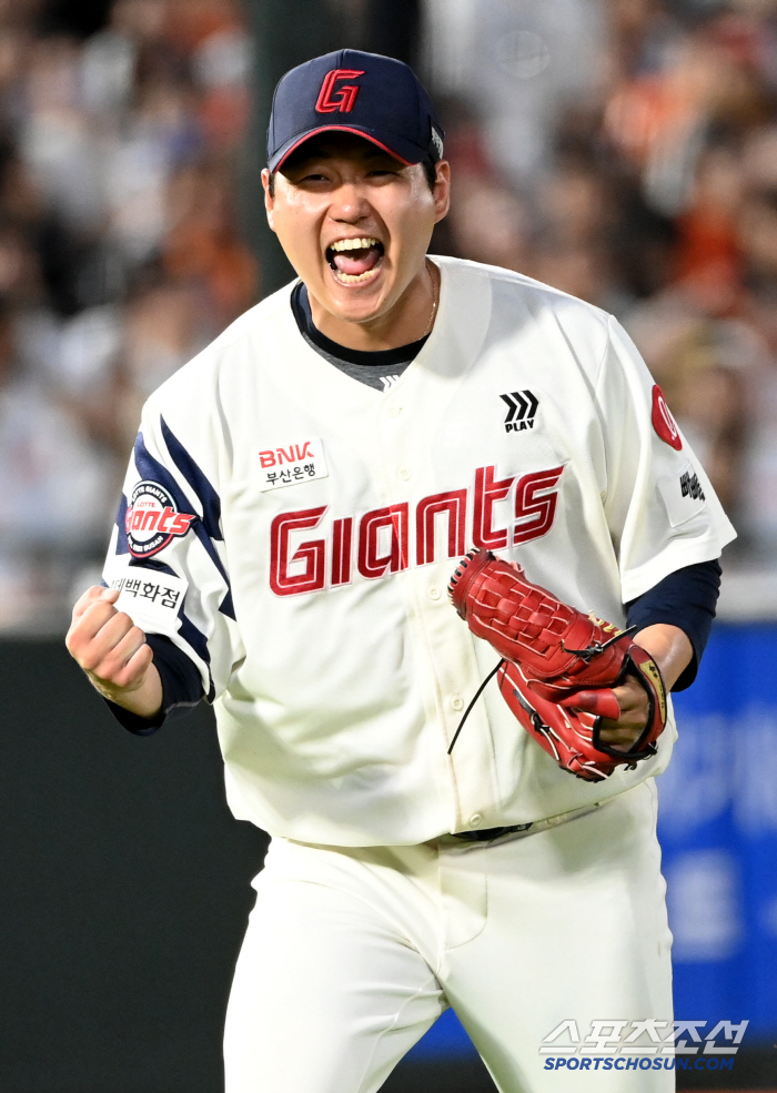 Lotte, the first starting winning ward of Na Kyun-an's 13th game of the 12th game, turned the tables against the leading Hanwha Eagles for two consecutive wins 