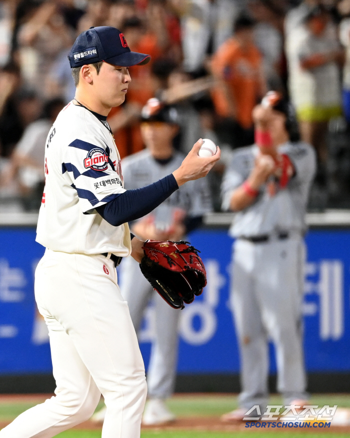 Lotte, the first starting winning ward of Na Kyun-an's 13th game of the 12th game, turned the tables against the leading Hanwha Eagles for two consecutive wins 