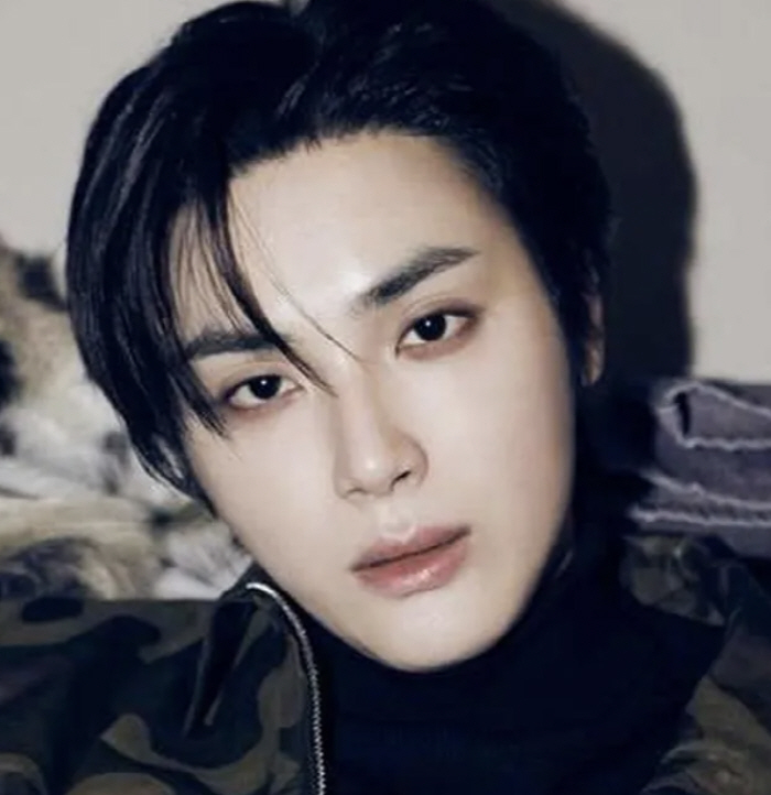  Ju Haknyeon, who left THE BOYZ, filed a police complaint against AV actress for prostitution