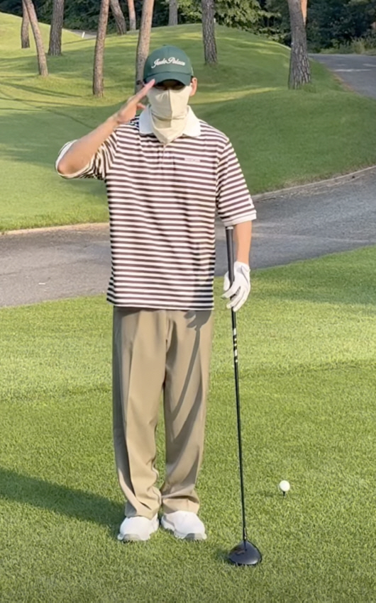  As soon as you're discharged from the military, you go to the golf course? BTS V's loyalty full swing  fans' heart flutters with one shot