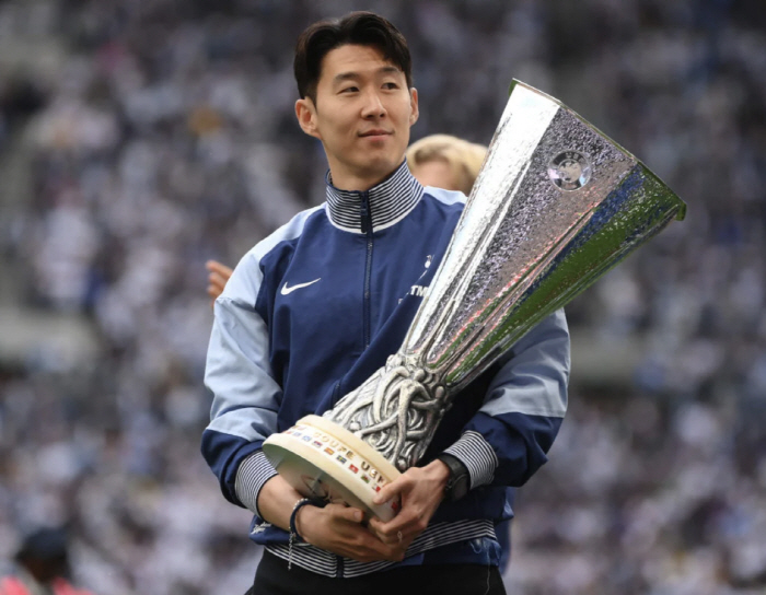 Shock reality! Son Heung-min will be benched if Tottenham remains, coach Frank's double standard finally revealed, and Son Heung-min's transfer is a must, not an option