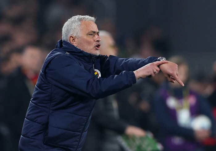 Shock scandal surrounding Son Heung-min teacher! He mocked and attacked MourinhoTurkiye's soccer community roars, chairman resigns one after another