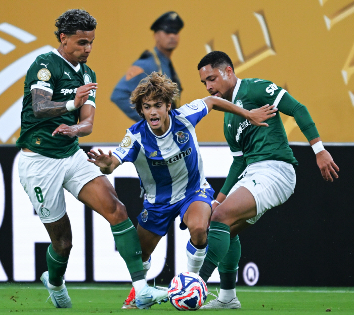 Shocking! Tottenham club record re-writing hopes of £85m midfielder signing multi-talented