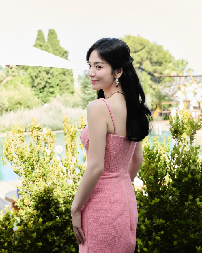 Song Hye-kyo, the pink dress that is hard to pull off is perfect...admiration for one's brilliant appearance