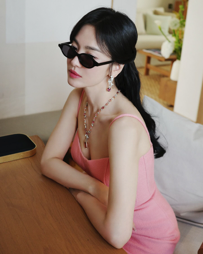 Song Hye-kyo, the pink dress that is hard to pull off is perfect...admiration for one's brilliant appearance