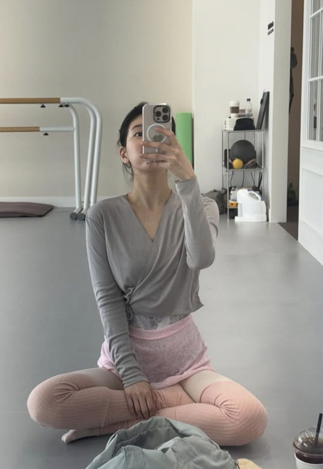 Suzy, who missed Min's wedding, reveals ballerina...Perfect back line admiration