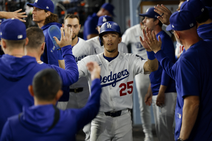 There has been no backup or platoon rookie award in the 77-year history, and Kim Hye-sung does that? The trap of second place in the mock vote