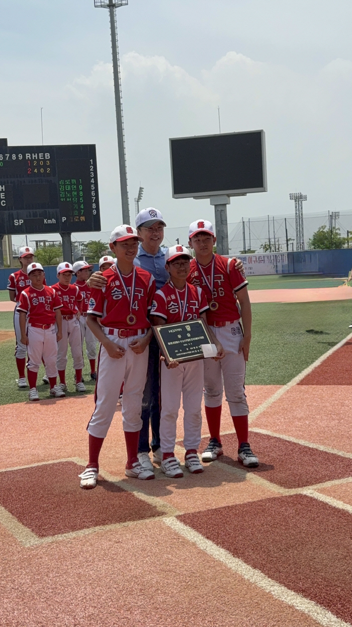 As a result of working hard in winter...Songpa-gu Little A wins the first Ho-pin Cup National Weekend Little Baseball Tournament