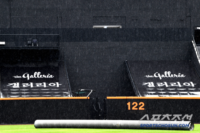Daejeon's new stadium ground is soft and doesn't nod even if it falls 40mm per hour, but if it continues to rain