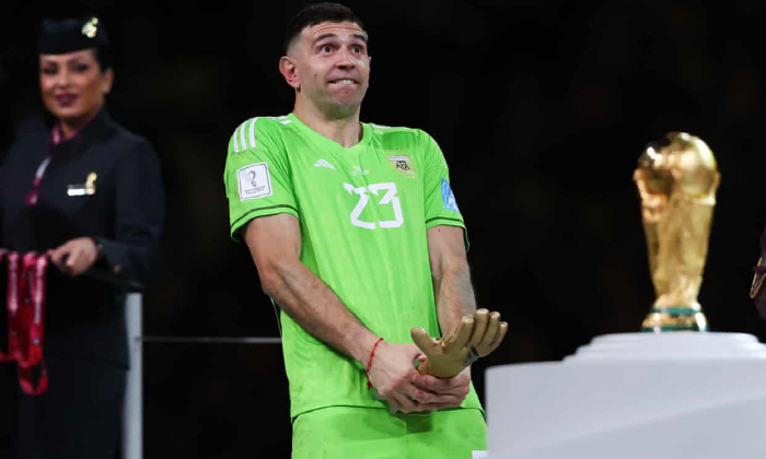 The goalkeeper of madness who saved Messi will go all the way to Manchester UnitedWorld's No. 1 GK Wins World Cup, Could Be Trendy